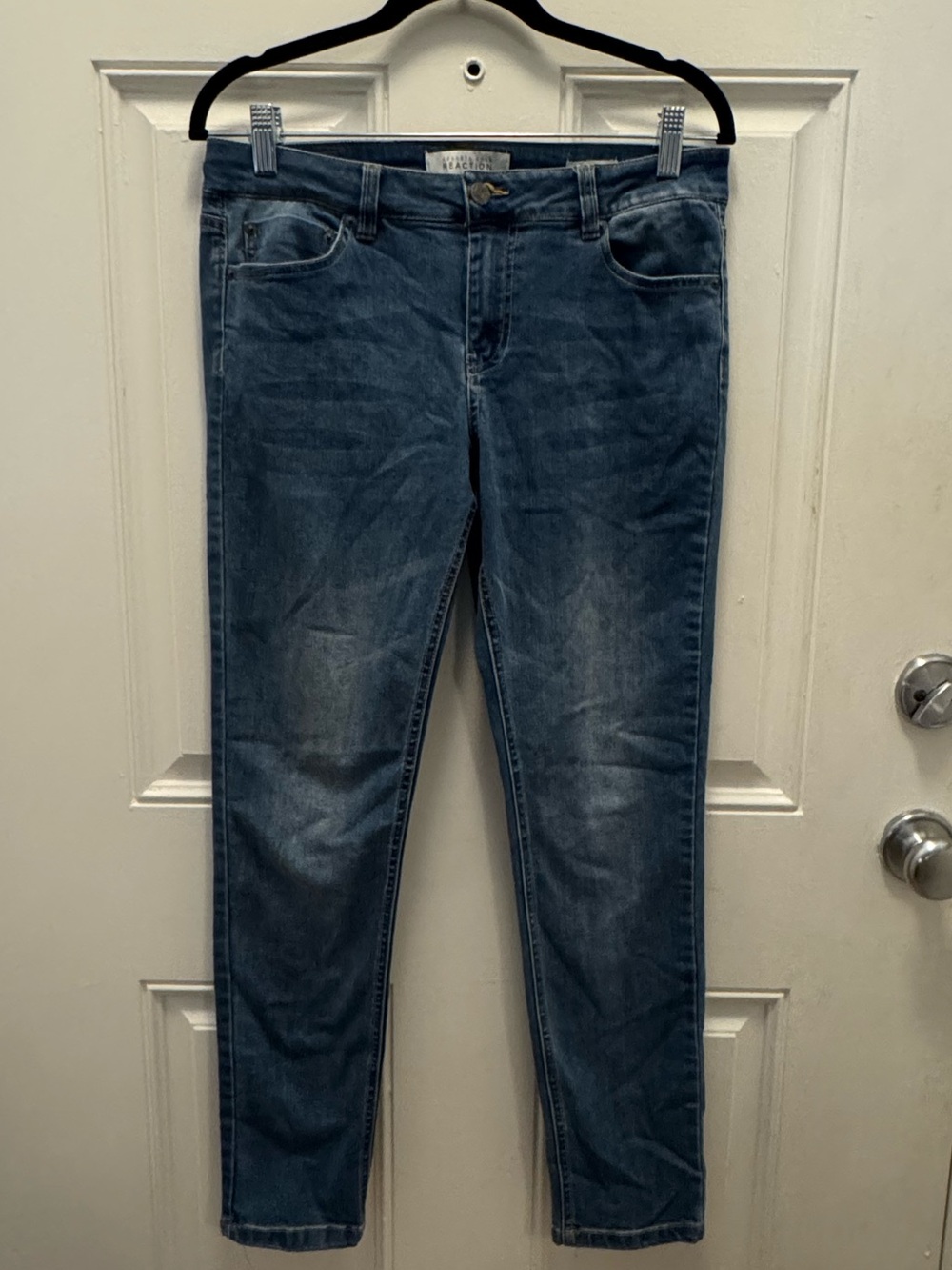 Kenneth Cole Reaction Women's Faded Blue Skinny Jeans 0544